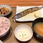 Yayoi Ken - サンマ塩焼定食ミニすき焼小鉢。1180円