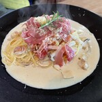 Tom's Cafe - 生ハムもポルチーニ茸もドッサリ