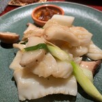 中華割烹 わらじん - 紋甲イカと季節野菜の炒めXO醤添え