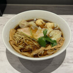 Ramen KURUMU - 肉・海老ワンタン麺 黒