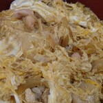 九州 鳥若丸 - こだわり玉子の特選親子丼 アップ