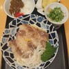 Furusato Udon - 塩だれ肉ぶっかけ(1.5玉・冷)と、ミニカレーライス、三豊なす天