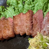 希少　和牛厚切りたん