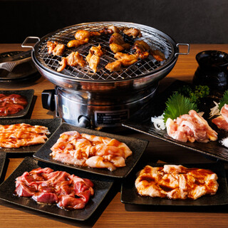 Don't miss Yakitori (grilled chicken skewers), which is neither Yakiniku (Grilled meat) nor Yakiniku (Grilled meat)!