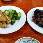 手打ち大石田そば　きよ - 先にサービスされる自家製野菜の漬物たち☆右のきくらげの辛子醤油漬けが最高