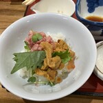 海鮮丼専門店 佐助 - 最後は残ったご飯でマグロうに丼‼︎うまかった。