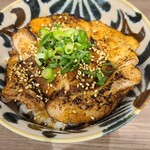 豚丼と中華そば クロちゃん食堂 - ミニ豚丼