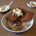 板鼻館 - キャベツでなく、甘辛いタマネギがひいてあります。