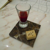 クイントカント - フォアグラのウエハースとビーツと雉のカルド