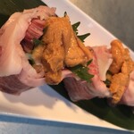 Raw sea urchin beef roll