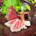 Takoya Sankumi - 多幸屋3組御膳のメインの1つ、お造り3種盛りは上品な旨味の鯛と分厚いかつおのたたき、プリプリのタコなど