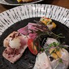 福山旬彩 BistroTsumugi - 前菜盛り合わせ1200円×2。マグロ藁焼き，ヒラメカルパッチョ、ホタテと柿のマリネ。どの食材もプリプリ（≧∇≦）