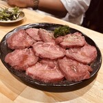 Horumon Yakiniku Yamaken - 牛タン