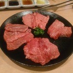 焼肉問屋 牛蔵 - 盛り合わせです。