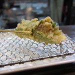 串揚げ 串の実 - 大葉に巻いた・・・