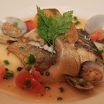 イタリアンカフェ ボスコ - 伊東の地魚ランチ：メイン（カンパチのポワレ・あさりのソース）