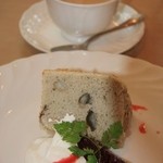 イタリアンカフェ ボスコ - 伊東の地魚ランチ：ドリンク（コーヒー）と、別注文のデザート：シフォンケーキ