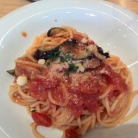 ウォルプタス 東京駅グランルーフ店 - メランツァーネ(茄子)のパスタ