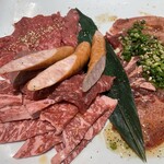 焼肉 かくら - サガリ、赤身、カルビ、ネギ塩タン、粗びきウインナー