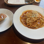 フルーツピークス - サーモンと蓮根のトマトソース