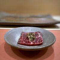 鮨 そえ島 - ◆にたり鯨、韮醬油で