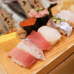 立喰い寿司 魚がし日本一 - 葵 1280円 のにぎり10貫、中トロ、赤えび、いくら