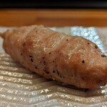 焼とり 熟成魚 木崎 - 生から焼いたつくね。つなぎは一切なし。塩とブラックペッパーだけでめちゃくちゃ美味しい。肉汁じゅわ〜