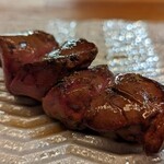 焼とり 熟成魚 木崎 - 追加のレバー。タレと粉山椒が合うな〜