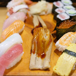 玄海寿司 本店 - 玄海にぎり 1056円 のいくら、甘えび、サーモン、まぐろ、いか、はまち、たこ、えび、穴子、玉子、鉄火巻、かっぱ巻