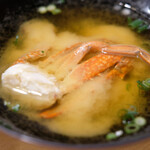 Genkai Zushi Honten - 玄海にぎり 1056円 の蟹の半身入り味噌汁