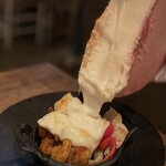 Cheese Tavern CASCINA - フランス産ラクラット&ガーリックトマトシュリンプと旬野菜