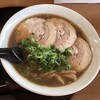 Tsuu Ramen Yotsuboshi - キャーーー！！！
                4つ星ラーメンチャーシュートッピング！
                醤油味は　4つ星ブラック、4つ星、普通の3種類。
                
                味もう覚えて無いので、屋号冠したレギュラーなのをチャーシューめんで。
                
                ¥850+¥300