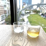 ドンシー 亜細亜香辛料理店 - 眼下に青々と芝生