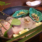 京 上賀茂 御料理秋山 - お造りのお皿はみんな違います
