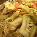 新華苑 - 豚肉、いか、野菜など。