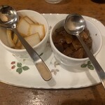 トマト - 薬味、玉葱のピクルスと福神漬け