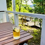 B・B・C長湯 - “鉄幹”バルコニー
ビールに“七里田温泉”のリニューアル記念の粗品でいただいたかぼすを絞って
