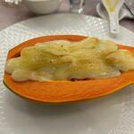 大三元酒樓 - パパイヤのグラタン。
            
            マヨネーズ風味の魚介と甘いパパイヤが絶妙なハーモニーを奏でてます。