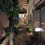 焼とり 熟成魚 木崎 - 高宮通り 。すぐ近くにパーキングもあります