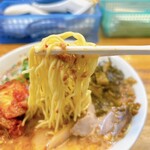 220445999 - 微かに縮れた加水率低めの中細麺。