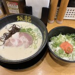 博多風龍 - とんこつセット　920円
            （博多産明太子ご飯付き）