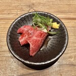 Kamado Yaki Nikuyorozu - 純生 和牛肉刺し