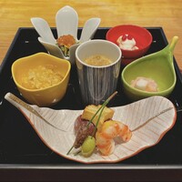 川越 - 八寸(海老ととびこ、銀杏丸十、松葉刺しの銀杏・むかご、栗の渋皮煮、甘エビのもみじ和え、このわたの茶碗蒸し、渡り蟹の果実和え、柿とアボカドの胡麻和え、しめじのしぐれ煮 いくら浸し)