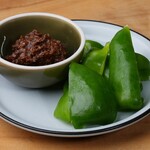 Crispy green peppers with chicken miso