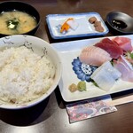 かね田食堂 - 刺身盛り合わせ定食 1400円(ランチメニュー)