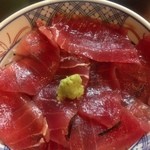Isomaru Suisan - 新鮮なマグロ漬け丼