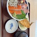 Tsukiji Shokudou Genchan - 本日の海鮮丼たアジフライ