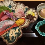 日本料理 みつわ - 刺身4点(アジ、本鮪とトロ、雲丹、しらかわ甘鯛)サワラのわら焼き