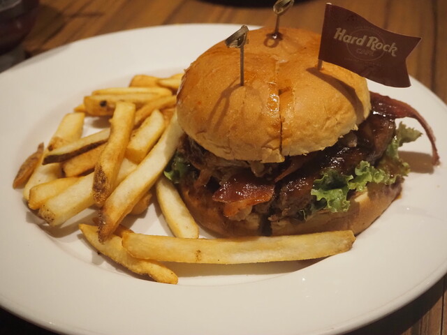 Hard Rock Cafe Yunibasaru Shitiwoku Osaka Ten photo 2