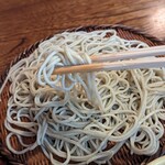 並木藪蕎麦 - 蕎麦を手繰る